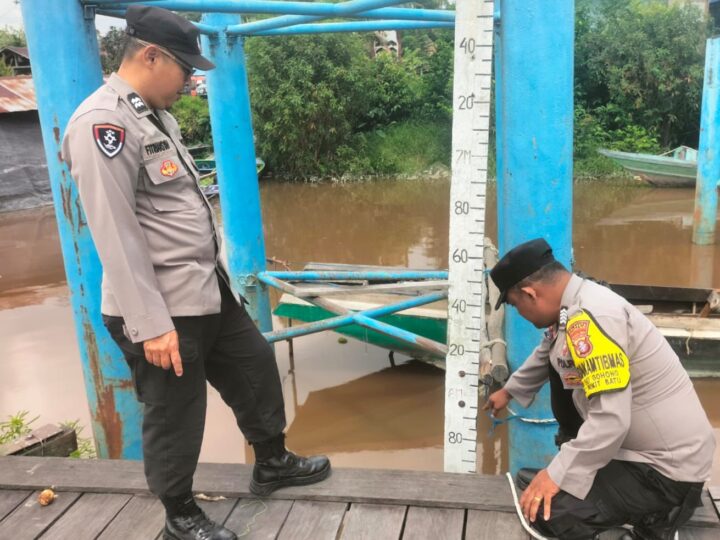 Monitoring Debit Air Sungai Rungan, Polsek Bukit Batu Imbau Warga Waspada Banjir