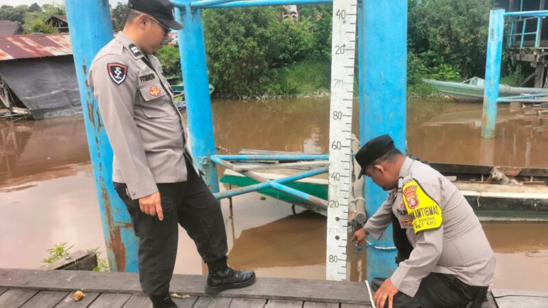 Monitoring Debit Air Sungai Rungan, Polsek Bukit Batu Imbau Warga Waspada Banjir