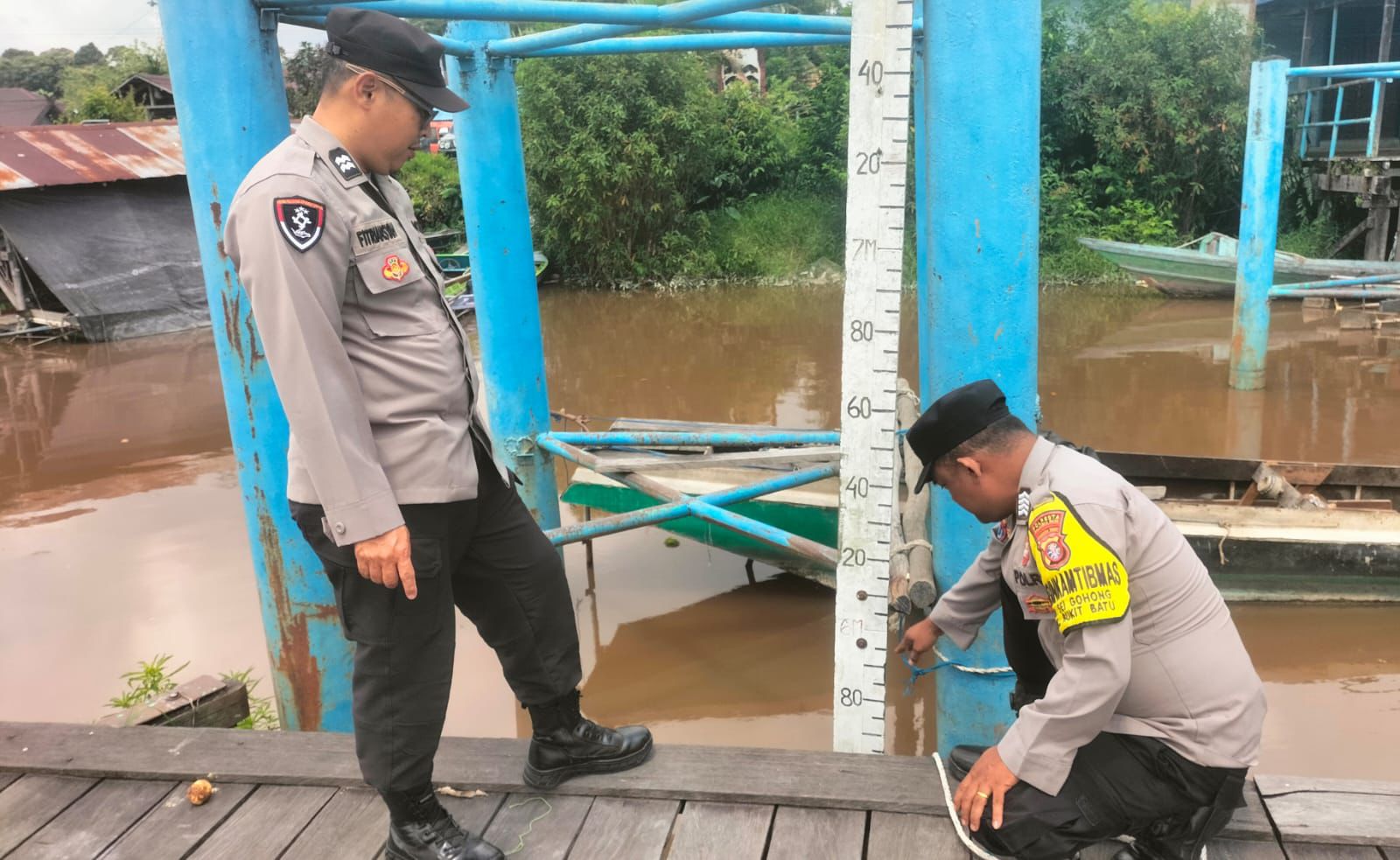 Monitoring Debit Air Sungai Rungan, Polsek Bukit Batu Imbau Warga Waspada Banjir