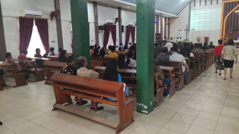Polsek Sabangau Amankan Ibadah Paskah di Gereja Bethesda, Ratusan Jemaat Beribadah Aman