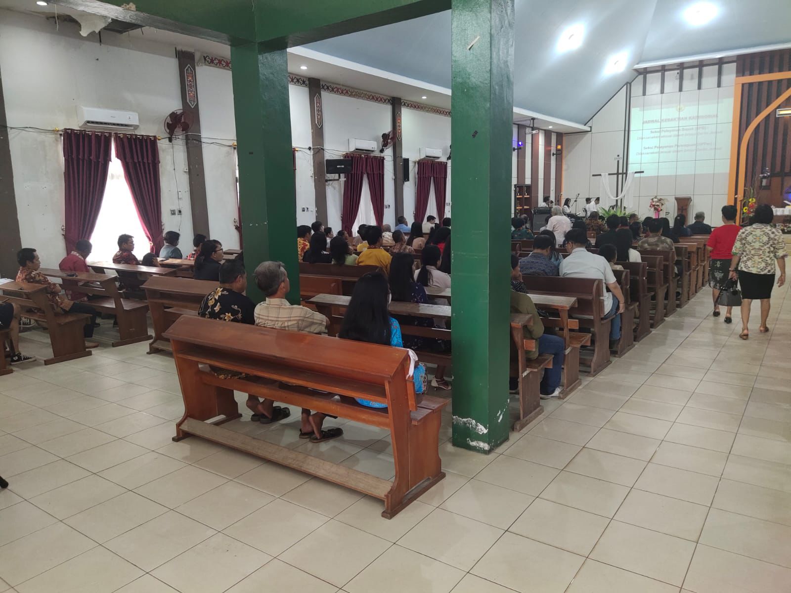Polsek Sabangau Amankan Ibadah Paskah di Gereja Bethesda, Ratusan Jemaat Beribadah Aman