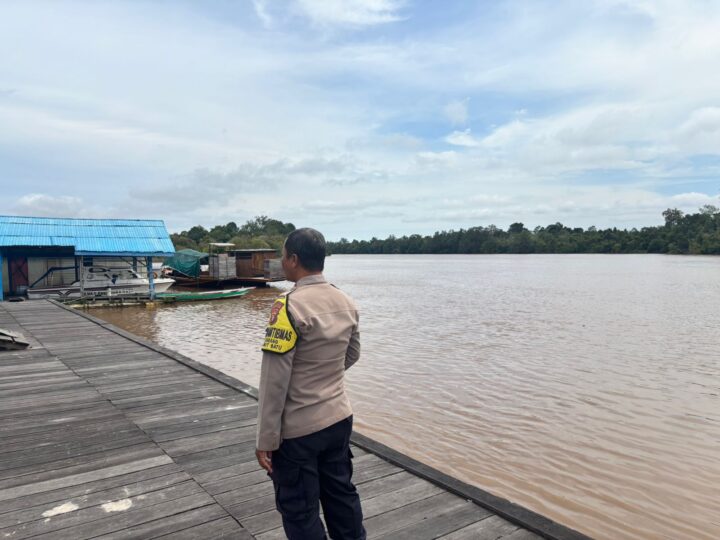 Polsek Bukit Batu Monitoring Debit Air Sungai Rungan, Pastikan Kondisi Tetap Aman