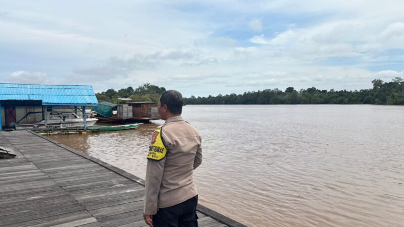 Polsek Bukit Batu Monitoring Debit Air Sungai Rungan, Pastikan Kondisi Tetap Aman
