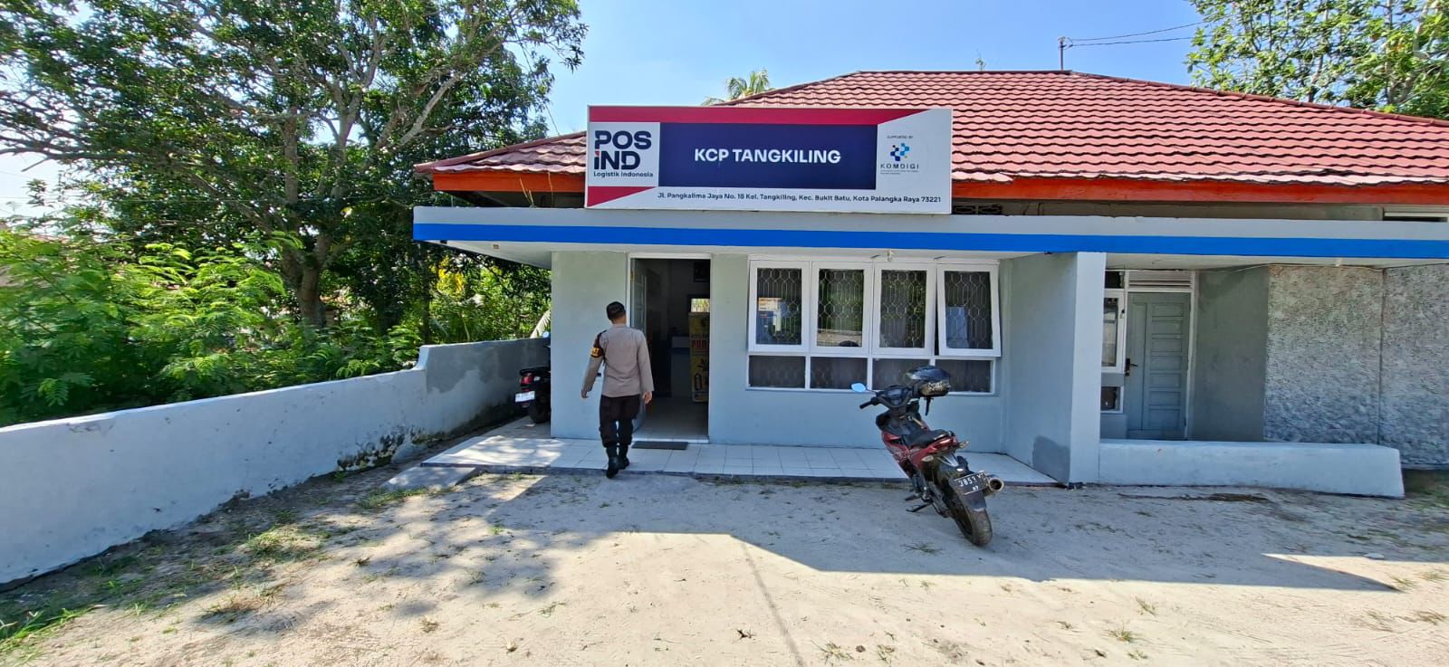 Patroli Kamtibmas Polsek Bukit Batu Sambangi Kantor Pos Tangkiling, Jaga Keamanan Lingkungan