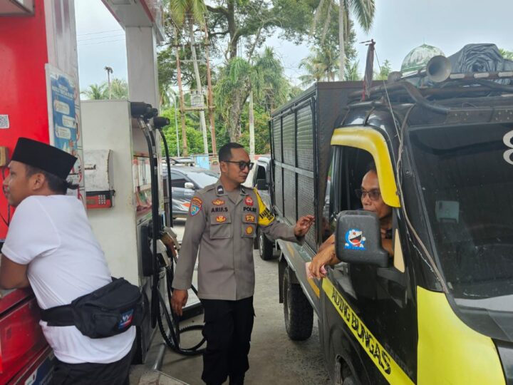 Pelihara Kamtibmas, Patroli Polsek Bukit Batu Patroli dan Sambangi SPBU