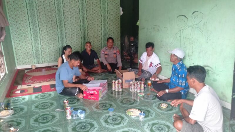 Bhabinkamtibmas Polsek Rakumpit Sambangi Warga Petuk Barunai yang Rayakan Paskah