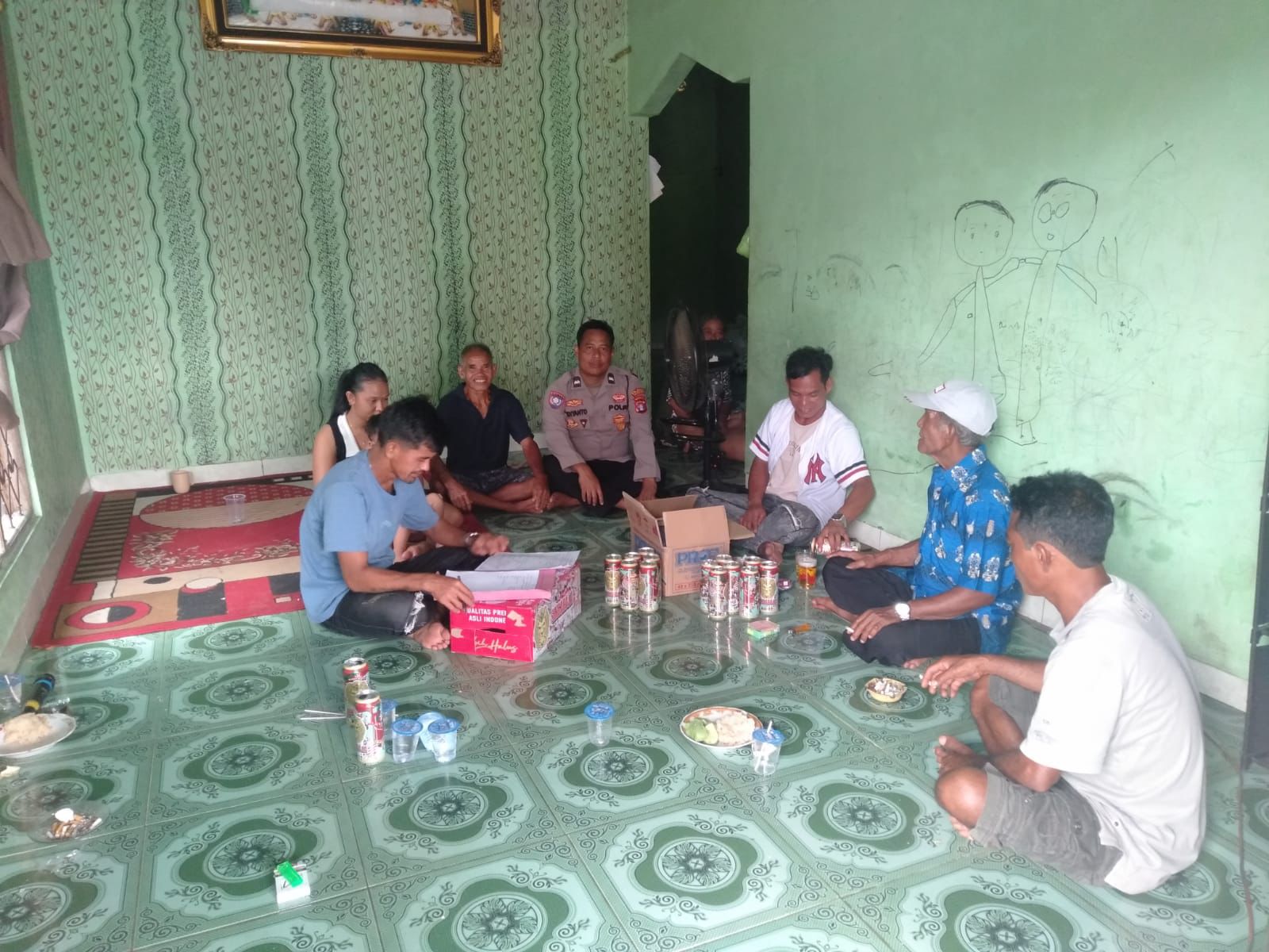 Bhabinkamtibmas Polsek Rakumpit Sambangi Warga Petuk Barunai yang Rayakan Paskah