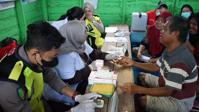 Peduli Kesehatan Masyarakat Pelosok, Rumkit Bhayangkara Layani Kesehatan Warga Danau Tundai
