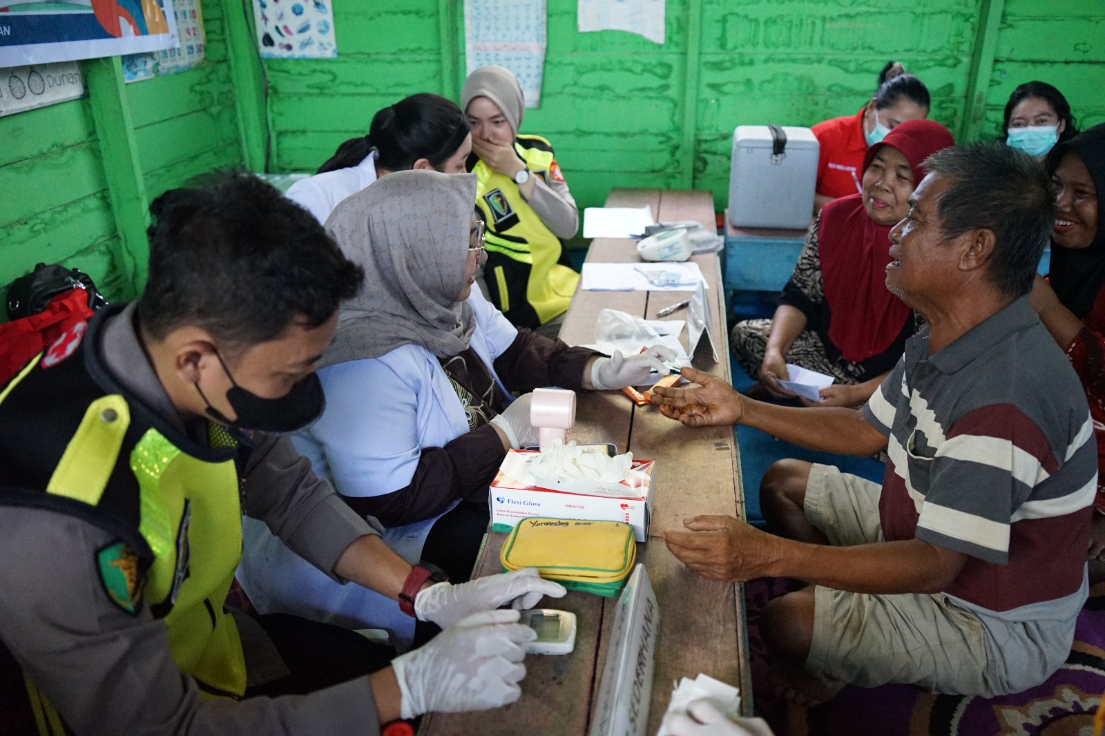 Peduli Kesehatan Masyarakat Pelosok, Rumkit Bhayangkara Layani Kesehatan Warga Danau Tundai