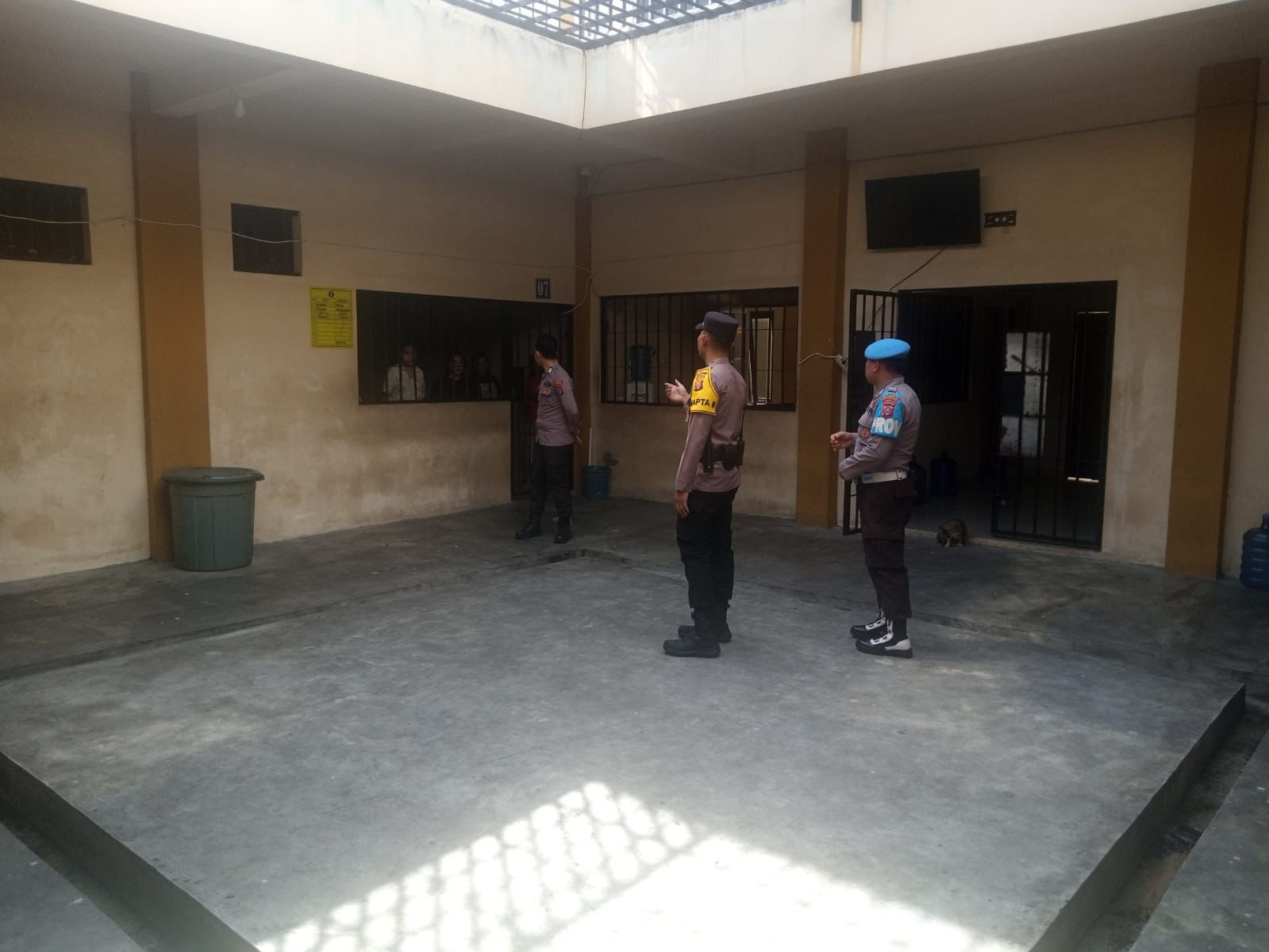 Pastikan Keamanan di Rutan, Pamapta II SPKT Polresta Palangka Raya Laksanakan Kontrol Tahanan