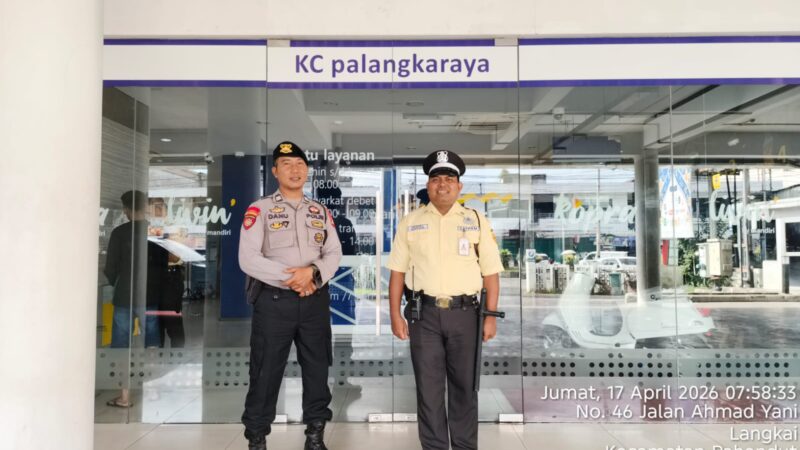Jelang Akhir Pekan, Satpamobvit Polresta Palangka Raya Tetap Berikan Layanan Prima di Perbankan