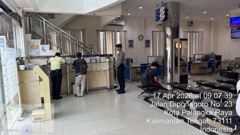 Hadir di Perbankan, Personel Satpamobvit Polresta Palangka Raya Terus Bersiaga