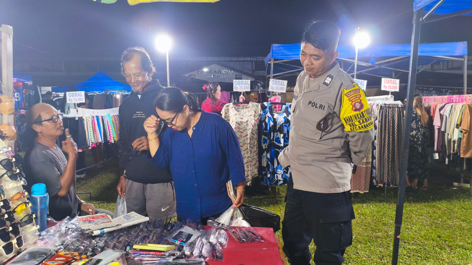 Berikan terus Rasa Aman, Polsek Sabangau Sharing Kamtibmas di Pasar Rakyat