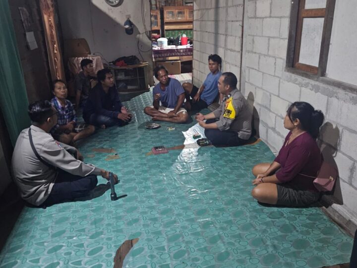 Di Tengah Warga, Personel Polsek Rakumpit Jelaskan Manfaat Layanan 110