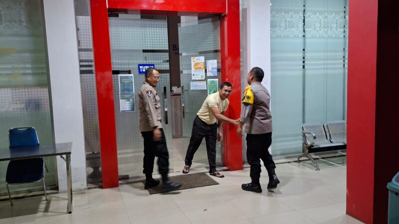 Kunjungi Bank Kalteng, Polsek Bukit Batu Secara Masif Sosialisasikan Layanan Polri 110 ke Satpam