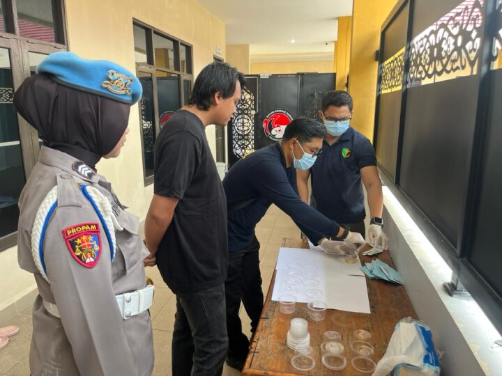 Cegah Penyalahgunaan Narkoba, Polresta Palangka Raya Lakukan Tes Urine Personel