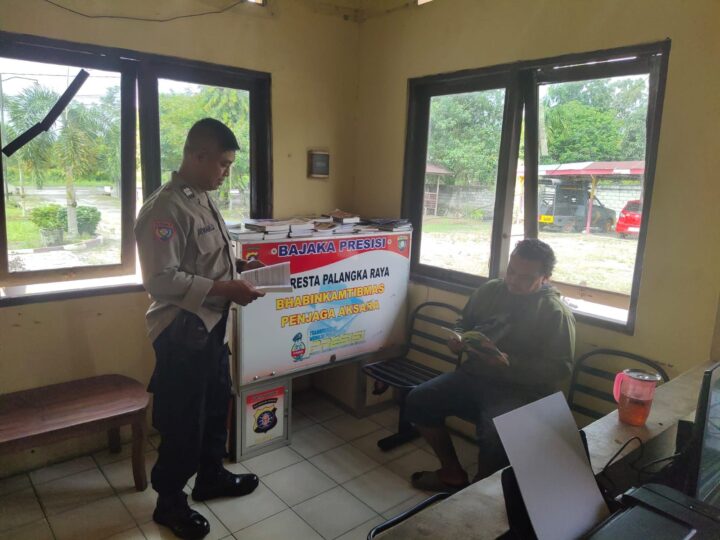 Tingkatkan Minat Baca bagi Warga, Bhabinkamtibmas Polsek Sabangau Hadirkan Motor Bajaka Presisi