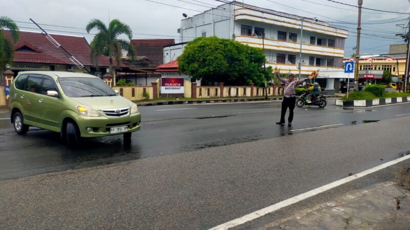 Gelar Gatur, Polsek Pahandut Jaga Kelancaran Arus Lalu Lintas di Jalan A Yani