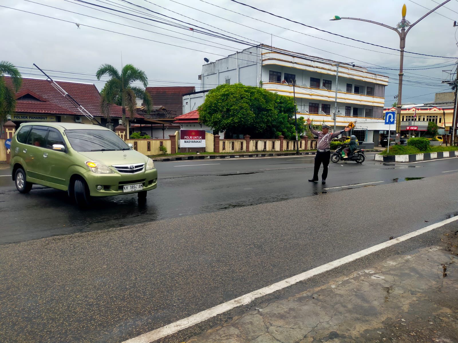 Gelar Gatur, Polsek Pahandut Jaga Kelancaran Arus Lalu Lintas di Jalan A Yani