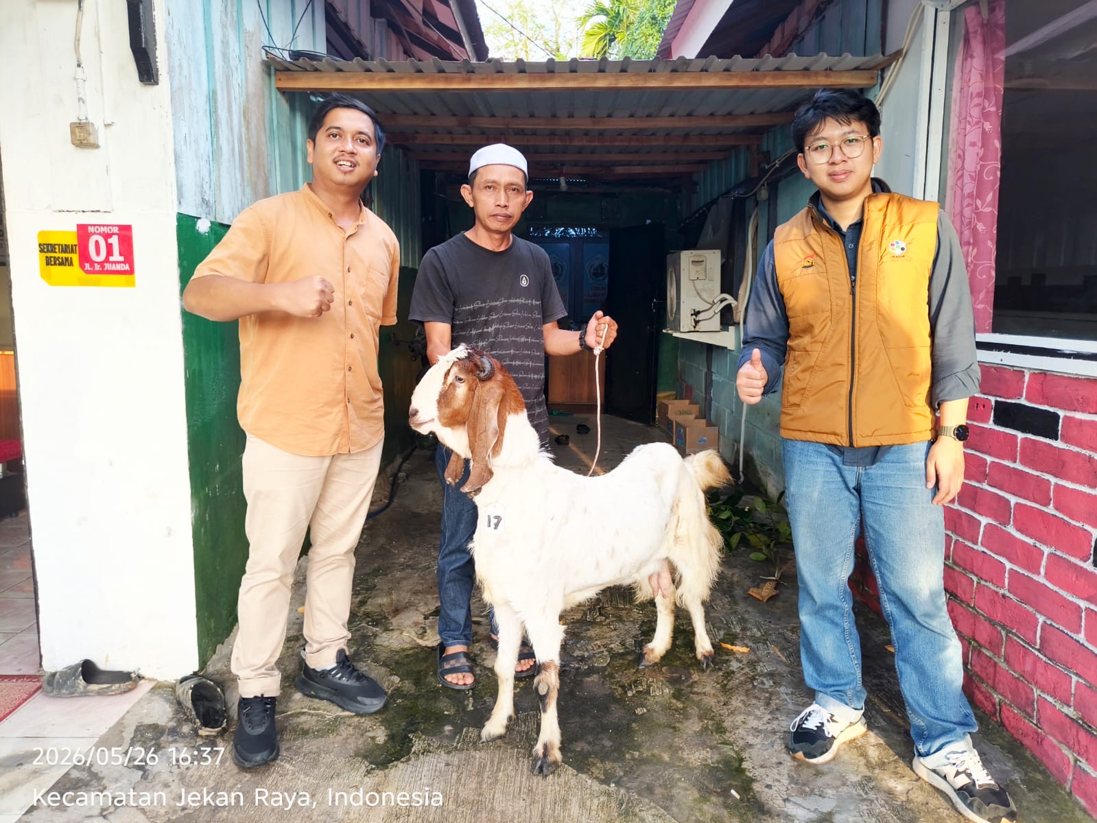 IPJI Kalteng dan FMK Apresiasi Bantuan Hewan Kurban dari PT Asmin Bara Baronang