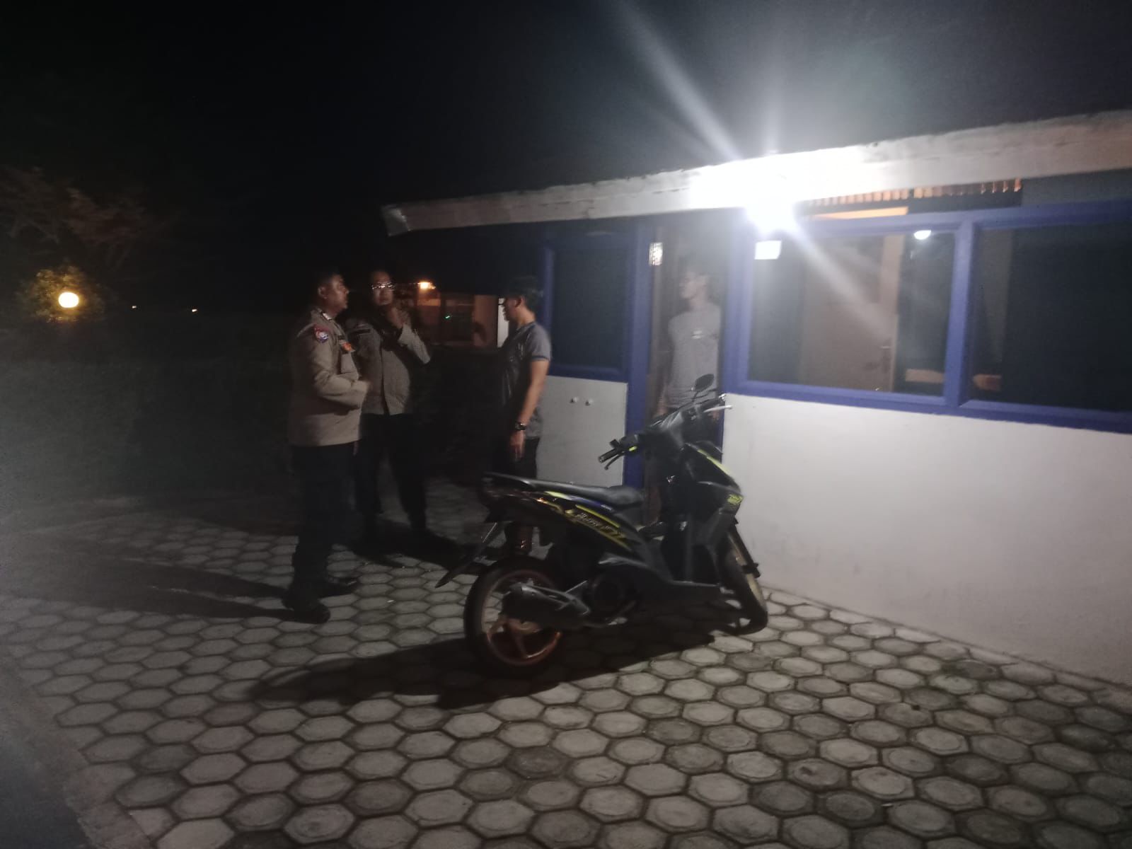 Demi Pertahankan Kamtibmas, Piket Polsek Bukit Batu Patroli dan Kunjungi Pos Satpam Rungan Sari Subud