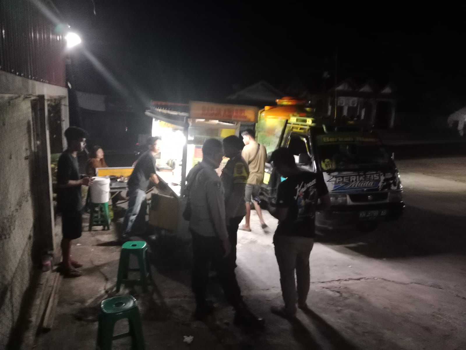 Datangi Penjual Martabak, Polsek Bukit Batu Sampaikan Pesan Kamtibmas