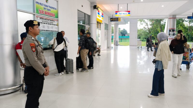 Personel Satpamobvit Polresta Palangka Raya Tingkatkan Pengawasan Keamanan di Lokasi Bandara Tjilik Riwut