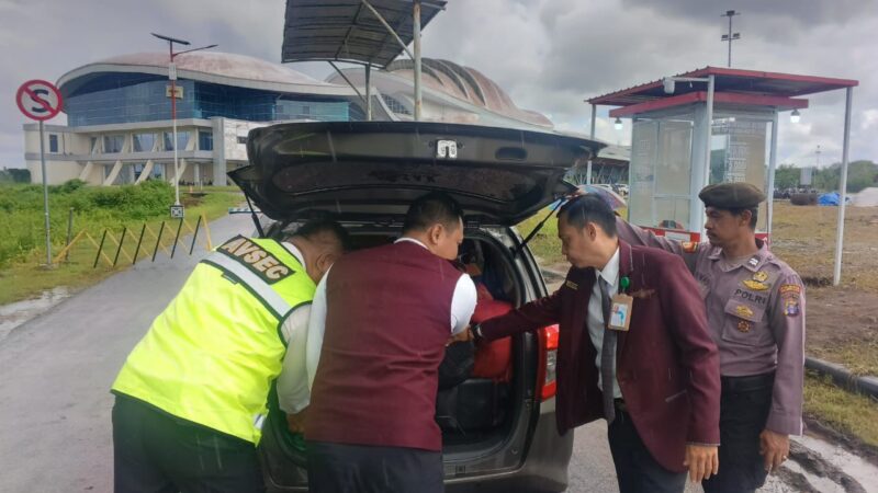 Akhir Pekan, Satpamobvit Polresta Palangka Raya Tetap Siaga di Bandara Tjilik Riwut