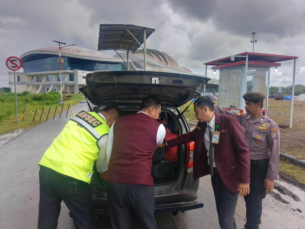 Akhir Pekan, Satpamobvit Polresta Palangka Raya Tetap Siaga di Bandara Tjilik Riwut
