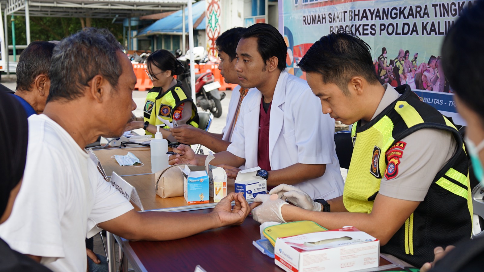Wujudkan Masyarakat Sehat, Rumkit Bhayangkara Hadir Berikan Pelayanan Kesehatan di Car Free Day
