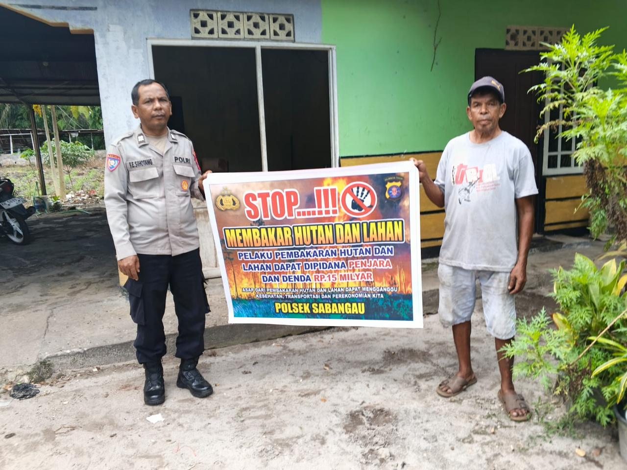 Sambangi Warga Kereng Bangkirai, Bhabinkamtibmas Polsek Sabangau Sosialisasikan Pencegahan Karhutla