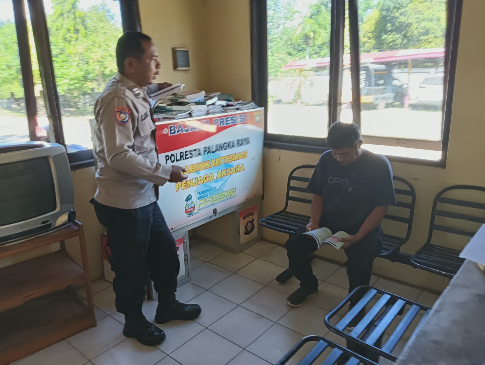 Dorong terus Minat Baca, Personel Polsek Sabangau Hadirkan Program Bajaka Presisi