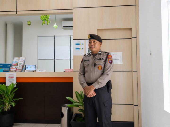 Personel Satpamobvit Polresta Palangka Raya Intensifkan Pengamanan di Area Perbankan