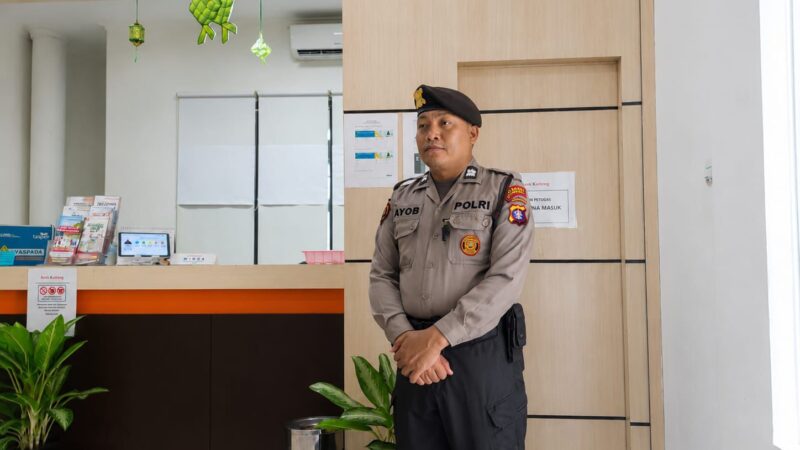 Personel Satpamobvit Polresta Palangka Raya Intensifkan Pengamanan di Area Perbankan