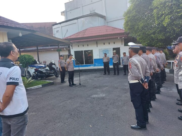 Saat Apel, Kapolsek Pahandut Sampaikan Atensi Pimpinan