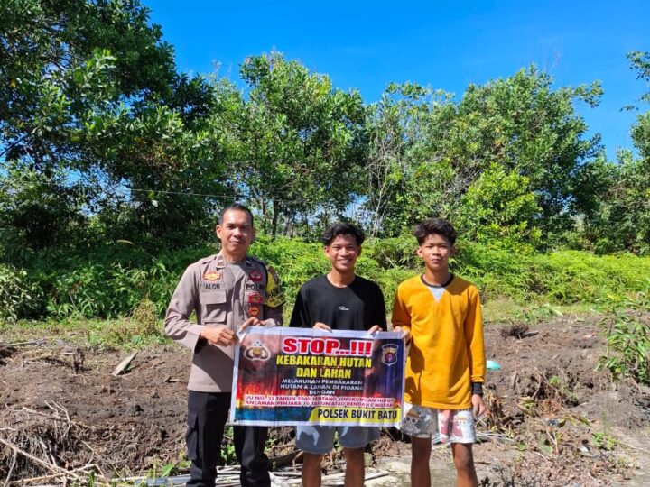 Rangkul Warga di Tumbang Tahai, Bhabinkamtibmas Polsek Bukit Batu Ajak Mereka Stop Karhutla