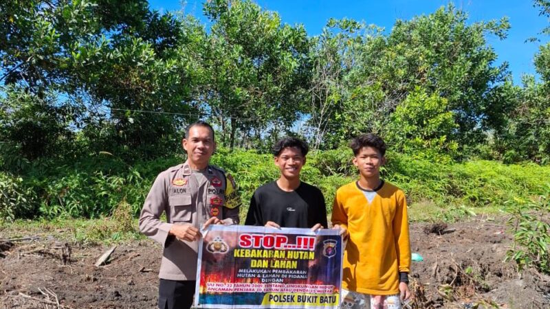 Rangkul Warga di Tumbang Tahai, Bhabinkamtibmas Polsek Bukit Batu Ajak Mereka Stop Karhutla