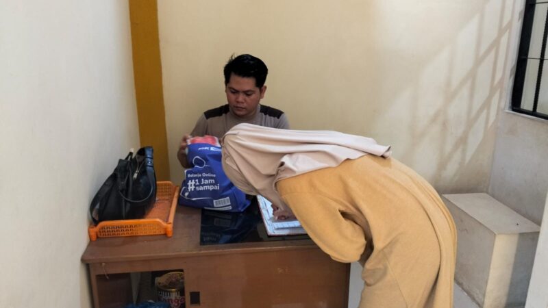 Sattahti Polresta Palangka Raya Laksanakan Jam Besuk Tahanan dengan Tertib dan Terawasi