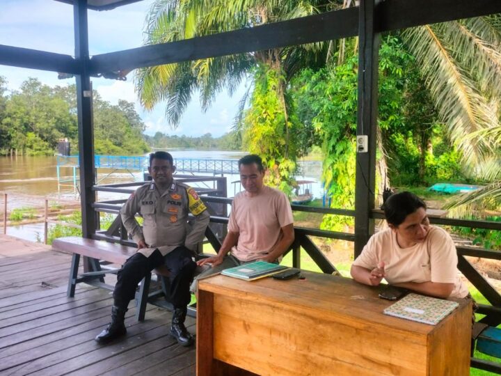 Jaga Kenyamanan Wisatawan, Polsek Bukit Batu Patroli Objek Wisata Susur Sungai di Sei Gohong