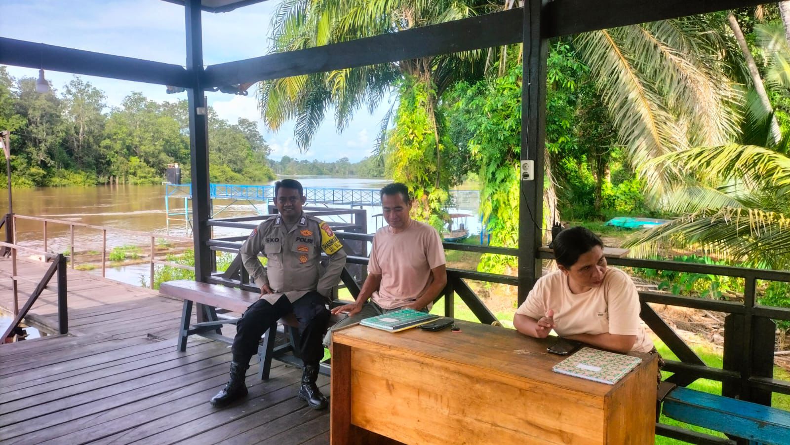 Jaga Kenyamanan Wisatawan, Polsek Bukit Batu Patroli Objek Wisata Susur Sungai di Sei Gohong