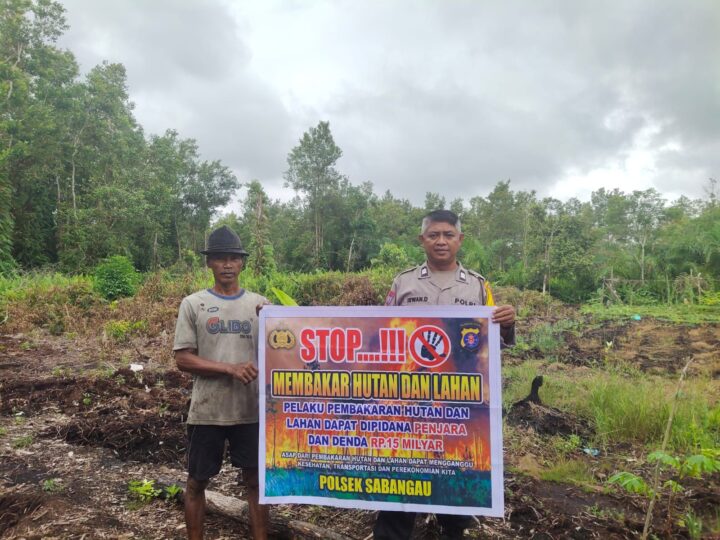Bersama Warga, Bhabinkamtibmas Polsek Sabangau Edukasikan Bahaya Karhutla di Sabaru