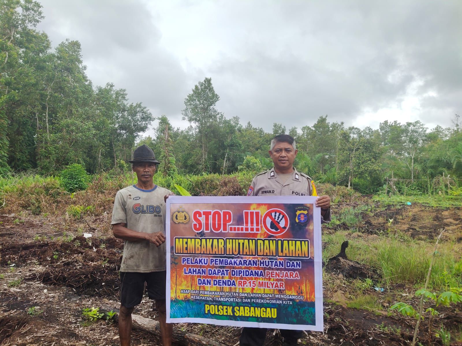 Bersama Warga, Bhabinkamtibmas Polsek Sabangau Edukasikan Bahaya Karhutla di Sabaru