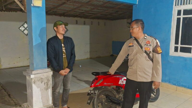 Hampiri Rumah Warga di Tumbang Tahai, Patroli Polsek Bukit Batu Edukasikan Layanan Polri 110