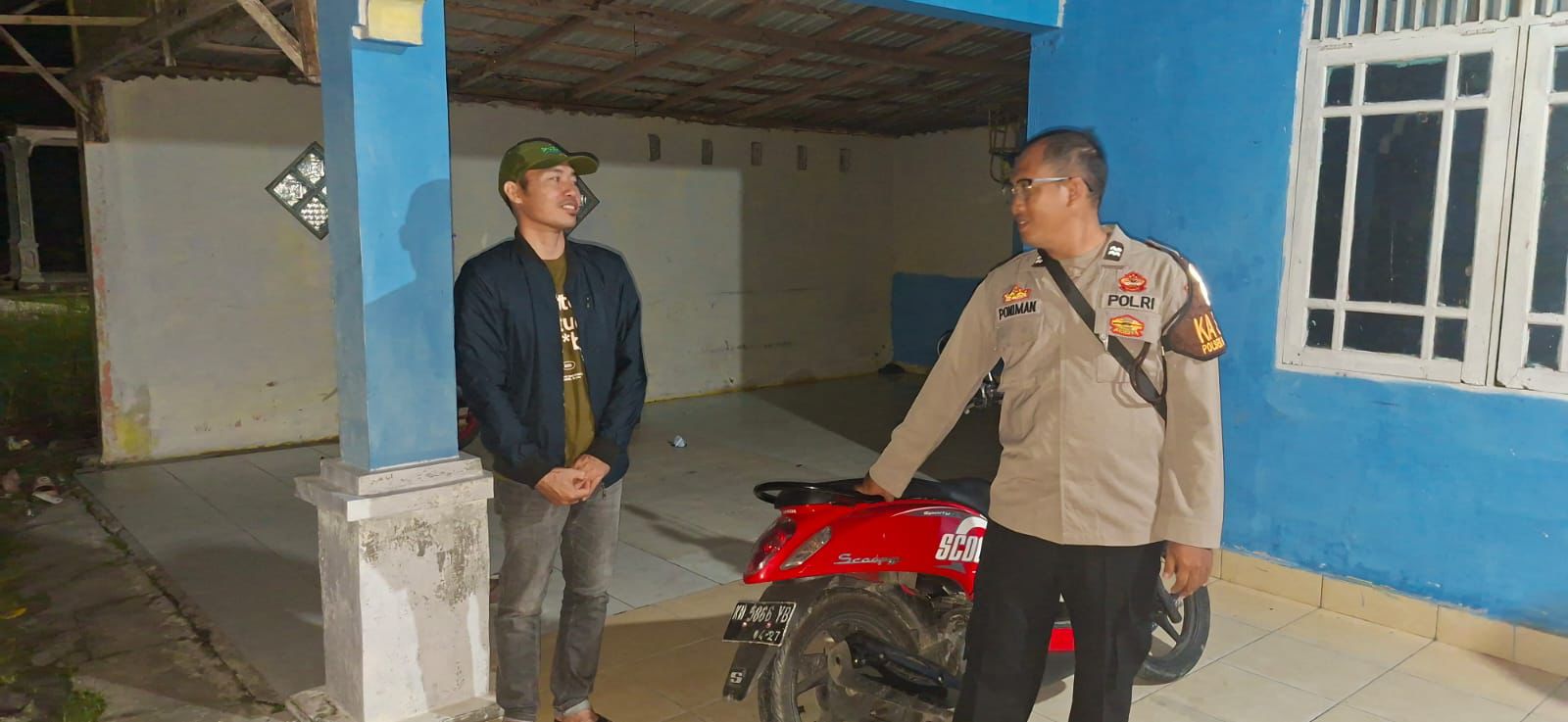 Hampiri Rumah Warga di Tumbang Tahai, Patroli Polsek Bukit Batu Edukasikan Layanan Polri 110