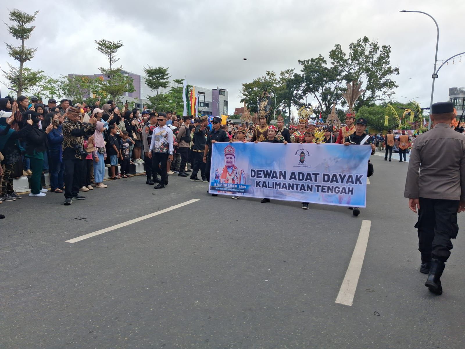 Jaga Kondusifitas, Personel Polresta Palangka Raya Amankan Karnaval Budaya dan Pembukaan FBIM 2026