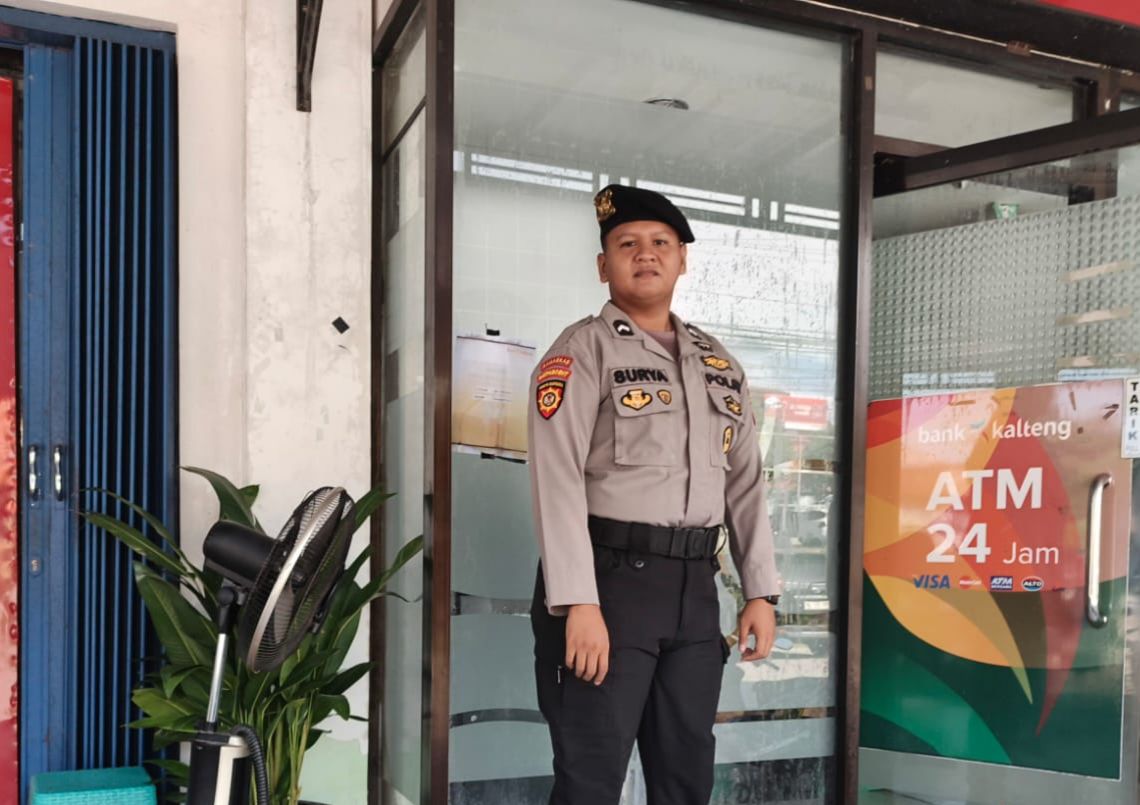 Demi Pertahankan Keamanan, Satpamobvit Polresta Palangka Raya Jaga Kantor Perbankan