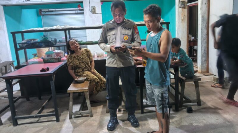 Sambil Berdialog, Polsek Sabangau Edukasikan Layanan 110 ke Warga Sabaru