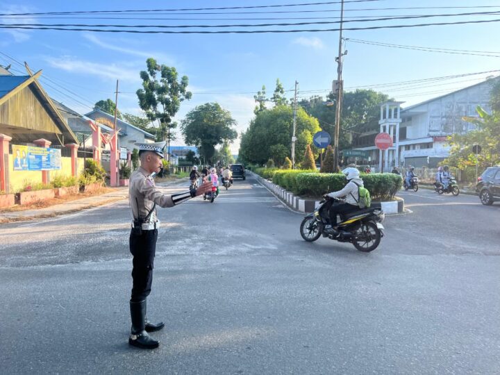 Wujudkan Kamseltibcar Kondusif, Satlantas Polresta Palangka Raya Atur Arus Lalin saat Pagi Hari