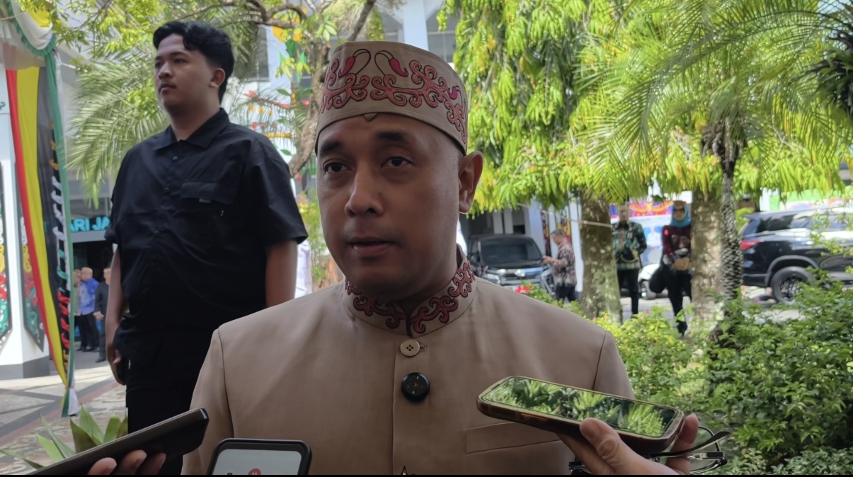 HUT Kalteng ke-69, Polres Barito Utara Terima Penghargaan Keamanan Pilkada