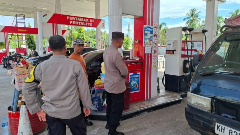 Ketika Kunjungi SPBU, Polsek Bukit Batu Lakukan Sharing Kamtibmas